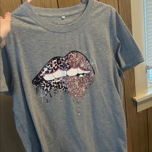 Lip Print Round Neck Tee - Picture 2 of 2